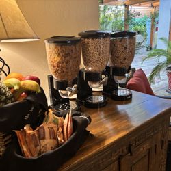 The Hacienda At Warm Sands - Breakfast in the breezeway