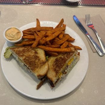 Jack's Restaurant & Bar - Tuna melt - Breakfast & Brunch Near Me - Newark, California