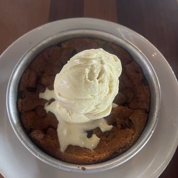 BJ's Restaurant & Brewhouse - Chocolate Chunk Pizookie - Pizza Near Me - Victorville, California
