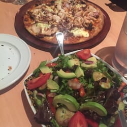 Fonzirelli Restaurant - Pizza and salad