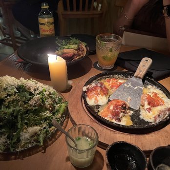 Cara De Vaca - Ensalada de Arùgula con Brussels sprouts, queso Chiapas con Longaniza, tacos de Aguachile de Pulpo. - Dive Bars Near Me - San Pedro Garza García, NLE