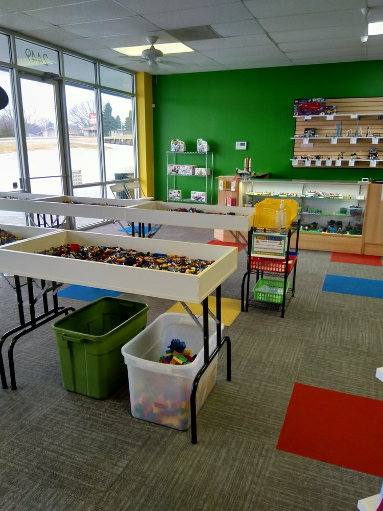 BRICKS & MINIFIGS Updated October 2024 2449 S 132nd St, Omaha