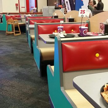 Chuck E. Cheese - Dirty tables - Pizza Near Me - Austin, Texas