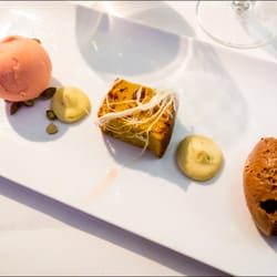 Troubadour - Dessert: sorbet, cake, choco mousse.