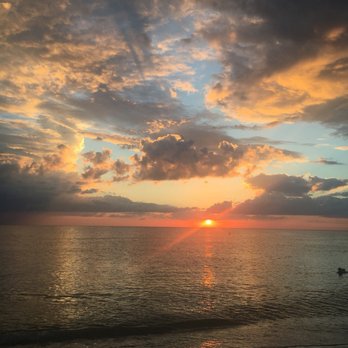 PIER 22 - Anna Marie Island Sunset - New American Near Me - Bradenton, Florida