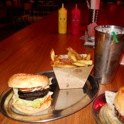 The Roadhouse - Mushroom Haloumi Burger, yum