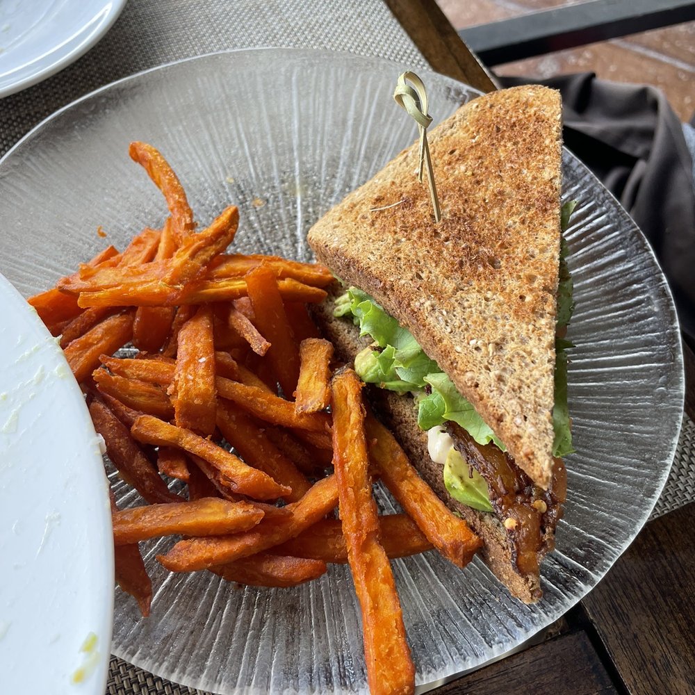 Number 3 Restaurant - BLT and sweet potato fries - New American Near Me - Kohala Coast, Hawaii