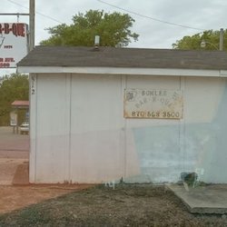 Bowle's Bar-B-Que - View of restaurant building