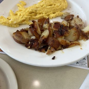Lake Grove Diner - Omelette with home fries - Diners Near Me - Lake Grove, New York Lake Grove Diner - Omelette with home fries - Diners Near Me - Lake Grove, New York