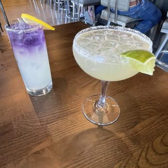 Cedars corner bar and kitchen - Tasty drinks - Burgers Near Me - Fairfield, California
