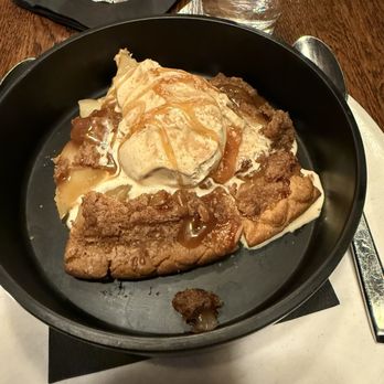 Lirica Restaurant - Apple cobbler - Latin American Near Me - Chicago, Illinois Lirica Restaurant - Apple cobbler - Latin American Near Me - Chicago, Illinois