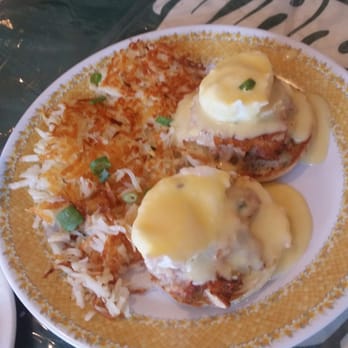 808 Grindz Cafe - Corn beef hash egg benedict - Cafes Near Me - Lahaina, Hawaii