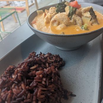 Thai Time - Red curry with chicken and brown rice - Thai Near Me - Sacramento, California Thai Time - Red curry with chicken and brown rice - Thai Near Me - Sacramento, California
