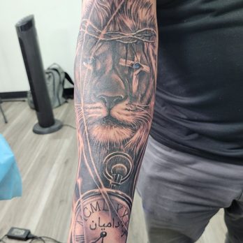 Iconiq Tattoo Studio - Lion face with thorns and clock - Tattoo Near Me - Fontana, California Iconiq Tattoo Studio - Lion face with thorns and clock - Tattoo Near Me - Fontana, California