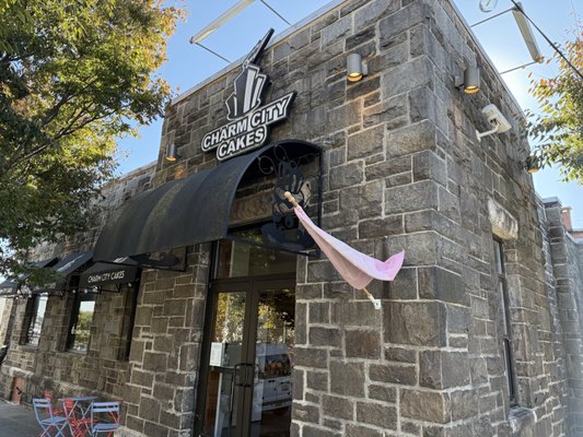 Charm City Cakes by null