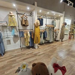 Cookie's Clothing - Attractive displays