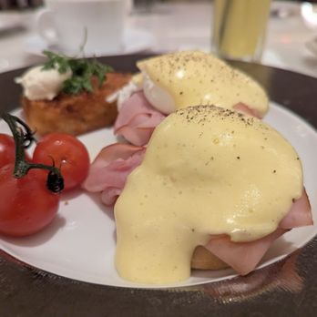 La Fontaine - Traditional Benedict - Breakfast & Brunch Near Me - Las Vegas, Nevada La Fontaine - Traditional Benedict - Breakfast & Brunch Near Me - Las Vegas, Nevada