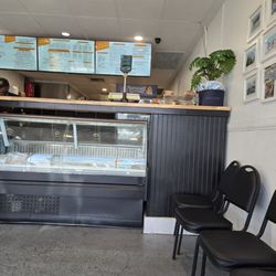 Compton’s Original Seafood and Chicken - Inside & menu