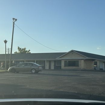 Crewe Boutique Inn - Outside - Hotels Near Me - Crewe, Virginia