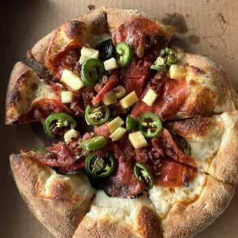 Lou's Wood Fire Pizza - Pepperoni, pineapple and fresh jalapeno - Pizza Near Me - Del Rio, Texas Lou's Wood Fire Pizza - Pepperoni, pineapple and fresh jalapeno - Pizza Near Me - Del Rio, Texas