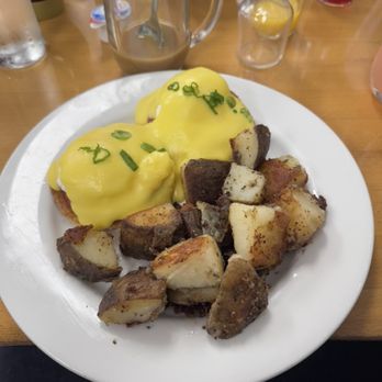 Brunch - Eggs Benedict - Breakfast & Brunch Near Me - Paso Robles, California
