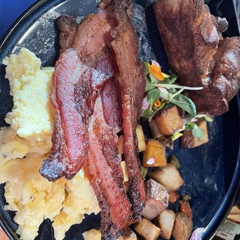 Sonoma Zipline Adventures - Breakfast was yum! There were so many other choices and so much food... fresh fruit, juice, croissants, thick bacon... - Tours Near Me - Occidental, California