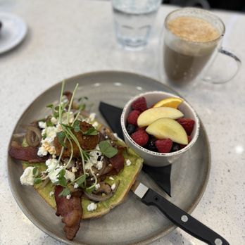 The Twisted Apron - Smashed Toast w. Goat Cheese and Bacon, Fresh Fruit & Brown Sugar Cinnamon Latte - Comfort Food Near Me - Windsor, Ontario