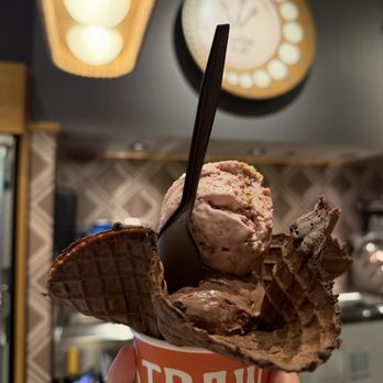 Salt & Straw - Ice Cream & Frozen Yogurt Near Me - Manhattan Beach, California Salt & Straw - Ice Cream & Frozen Yogurt Near Me - Manhattan Beach, California