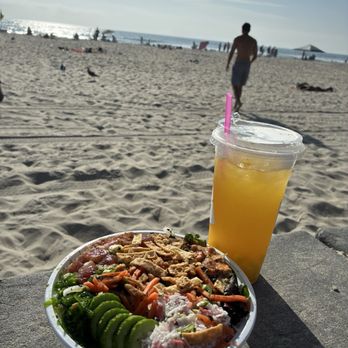 PB Poke House - Poke and pineapple mango lemonade - Poke Near Me - San Diego, California PB Poke House - Poke and pineapple mango lemonade - Poke Near Me - San Diego, California