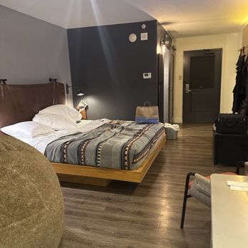 MOXY Phoenix Tempe - Room 231 - Hotels Near Me - Tempe, Arizona