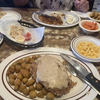 Leo's Place - Rolls with butter & jelly, catfish, chicke fried steak with gravy, okra, macaroni & cheese. - Diners Near Me - Cleveland, Oklahoma Leo's Place - Rolls with butter & jelly, catfish, chicke fried steak with gravy, okra, macaroni & cheese. - Diners Near Me - Cleveland, Oklahoma