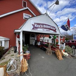 Kev's Barnyard Flea Market Co-Op - Entrance