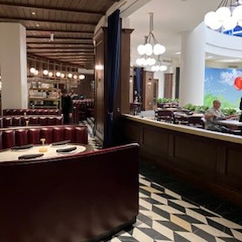 Maggiano's Little Italy - Restaurant Interior - Italian Near Me - McLean, Virginia
