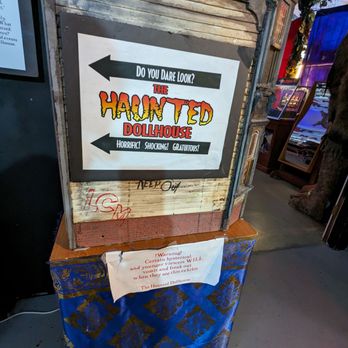 Freakybuttrue Peculiarium - Museums Near Me - Portland, Oregon