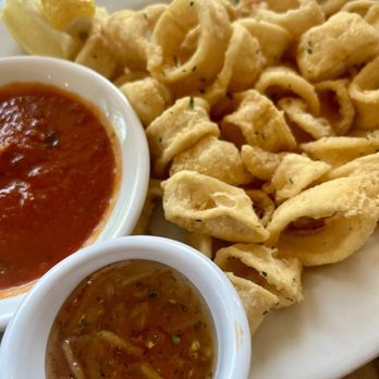 De Novo European Pub - Calamari served with traditional marinara and a sticky sweet sauce. - American Near Me - Montclair, New Jersey De Novo European Pub - Calamari served with traditional marinara and a sticky sweet sauce. - American Near Me - Montclair, New Jersey