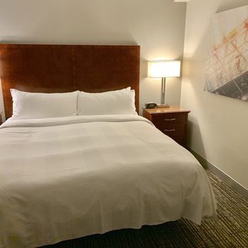 Marriott Downtown at CF Toronto Eaton Centre - Bedroom - Hotels Near Me - Toronto, Ontario Marriott Downtown at CF Toronto Eaton Centre - Bedroom - Hotels Near Me - Toronto, Ontario