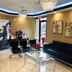 Signature Smiles Dentistry - Waiting room/lobby