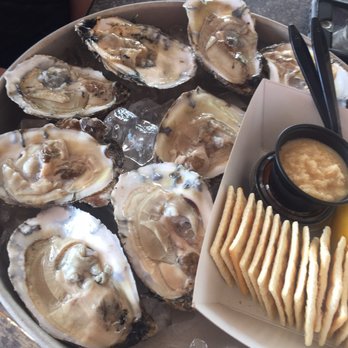 Doc's Oyster Bar - Yummy raw oysters! - Dive Bars Near Me - Valparaiso, Florida