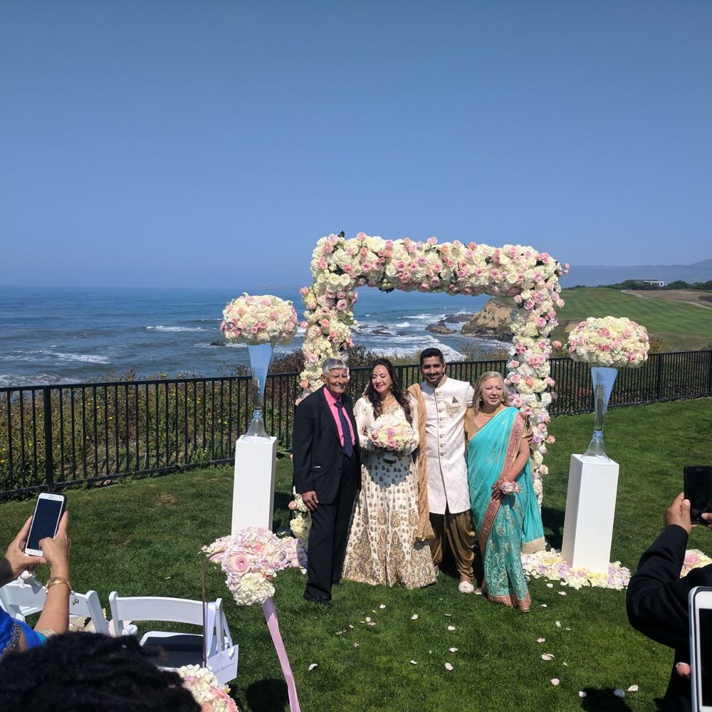 Flowers By Edgar - Look at those stunning glass vases that let you see the blue sky and blue water through the vase - Floral Designers Near Me Flowers By Edgar - Look at those stunning glass vases that let you see the blue sky and blue water through the vase - Floral Designers Near Me