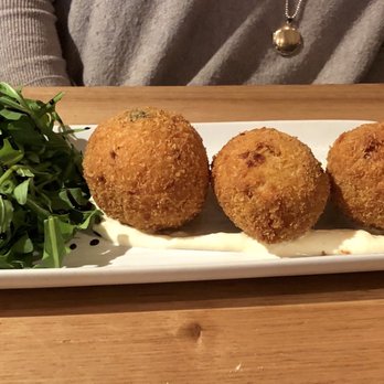 Billy's Lounge - Cafes Near Me - Doncaster, VIC