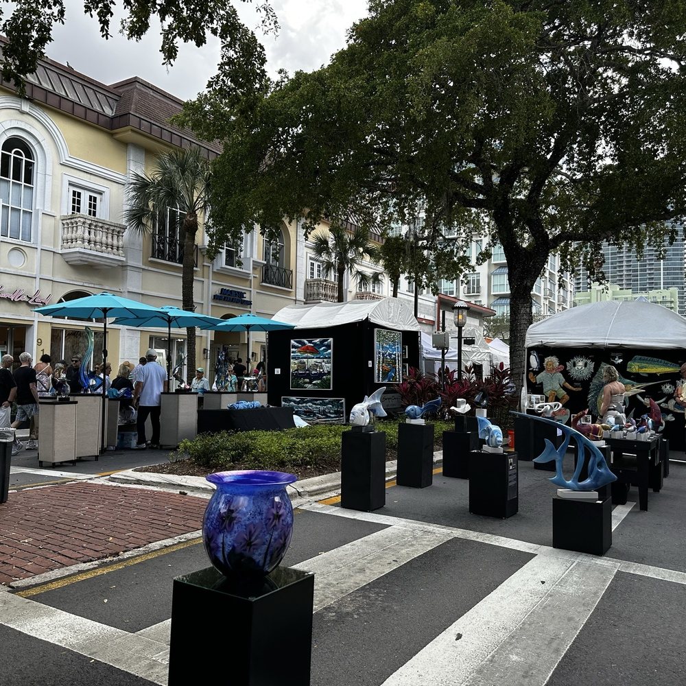Las Olas Boulevard - Lots of shops and restaurants - Local Flavor Near Me - Fort Lauderdale, Florida Las Olas Boulevard - Lots of shops and restaurants - Local Flavor Near Me - Fort Lauderdale, Florida