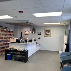 Toluca Burbank Dog & Cat Hospital - Lobby & Reception