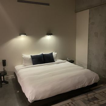 The Carpenter Hotel - King bed - Hotels Near Me - Austin, Texas