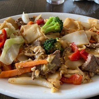 Palm Thai Bistro - Drunken noodles with beef - Thai Near Me - Fairfield, California