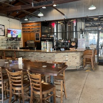 Persimmon Hollow Brewing - the bar and dining area - Breweries Near Me - DeLand, Florida