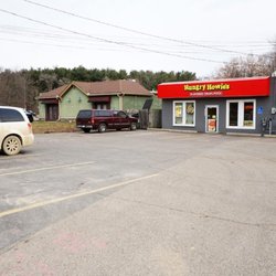 Hungry Howie's Pizza - Easy parking on site