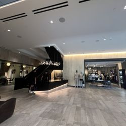 Equinox Culver City - Front lobby area / gift shop