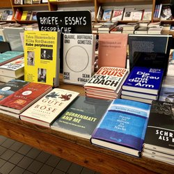 Autorenbuchhandlung - Autorenbuchhandlung im SBahn Bogen am Savignyplatz