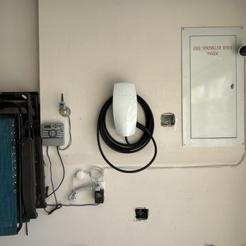 Underrated Electric - Tesla universal charger - Electricians Near Me