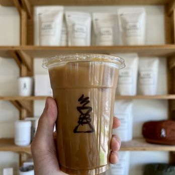 Aloha Roastery - Iced Mac Nut Latte (w/ almond milk) - Bakeries Near Me - Lihue, Hawaii